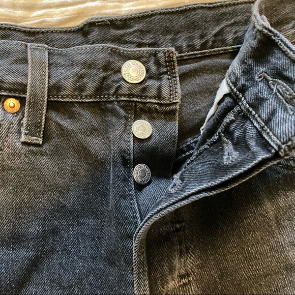 Black Levi 501 cutoffs - Picture 4 of 6